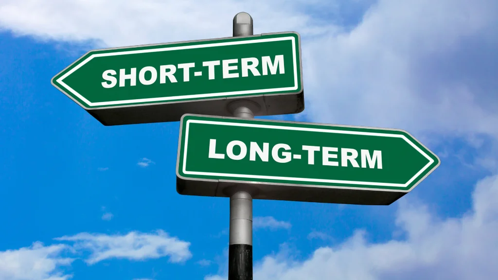 3 Perbedaan Investasi Jangka Pendek dan Jangka Panjang yang Wajib Diketahui