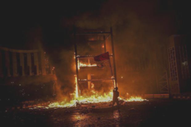 Demo Rusuh: 16 Halte Transjakarta Dirusak, 6 Dibakar!