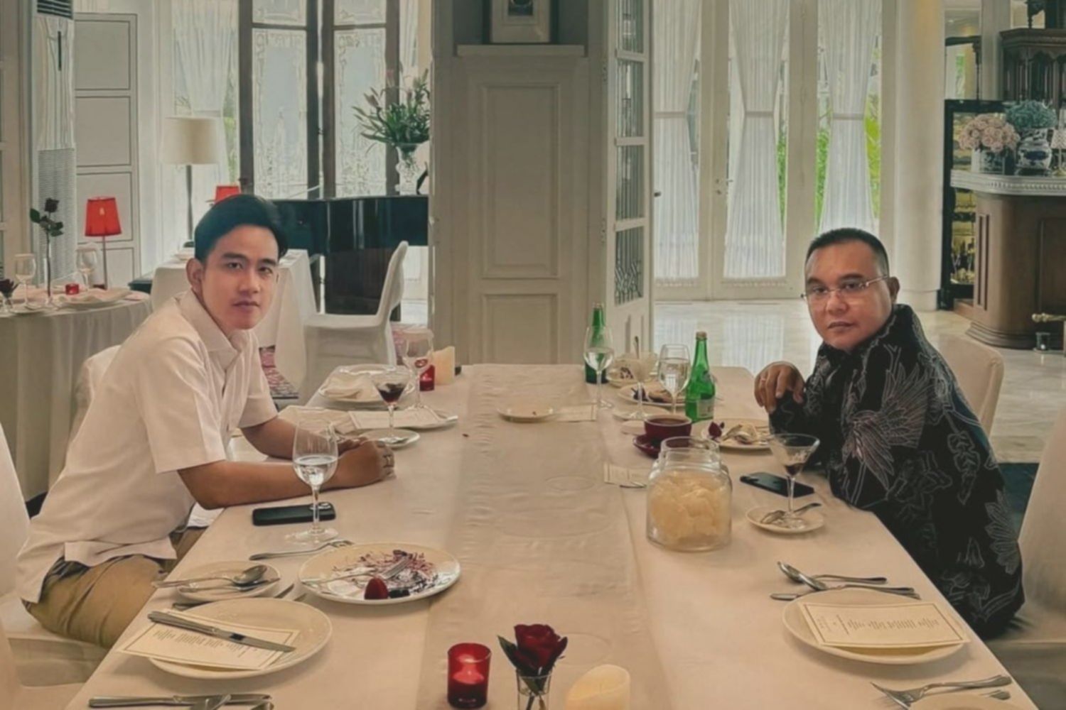 Gibran & Dasco Makan Siang: Menu Bakso, Dendeng Balado Jadi Sorotan!