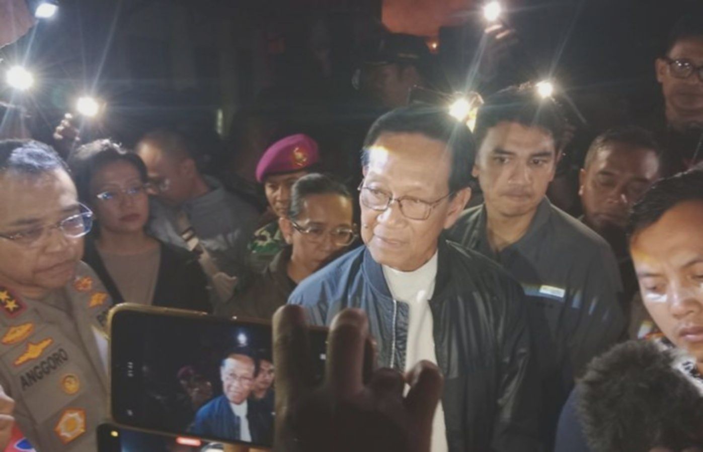 Sultan HB X Temui Massa di Mapolda Yogyakarta, Sebut 8 Pendemo Dibebaskan
