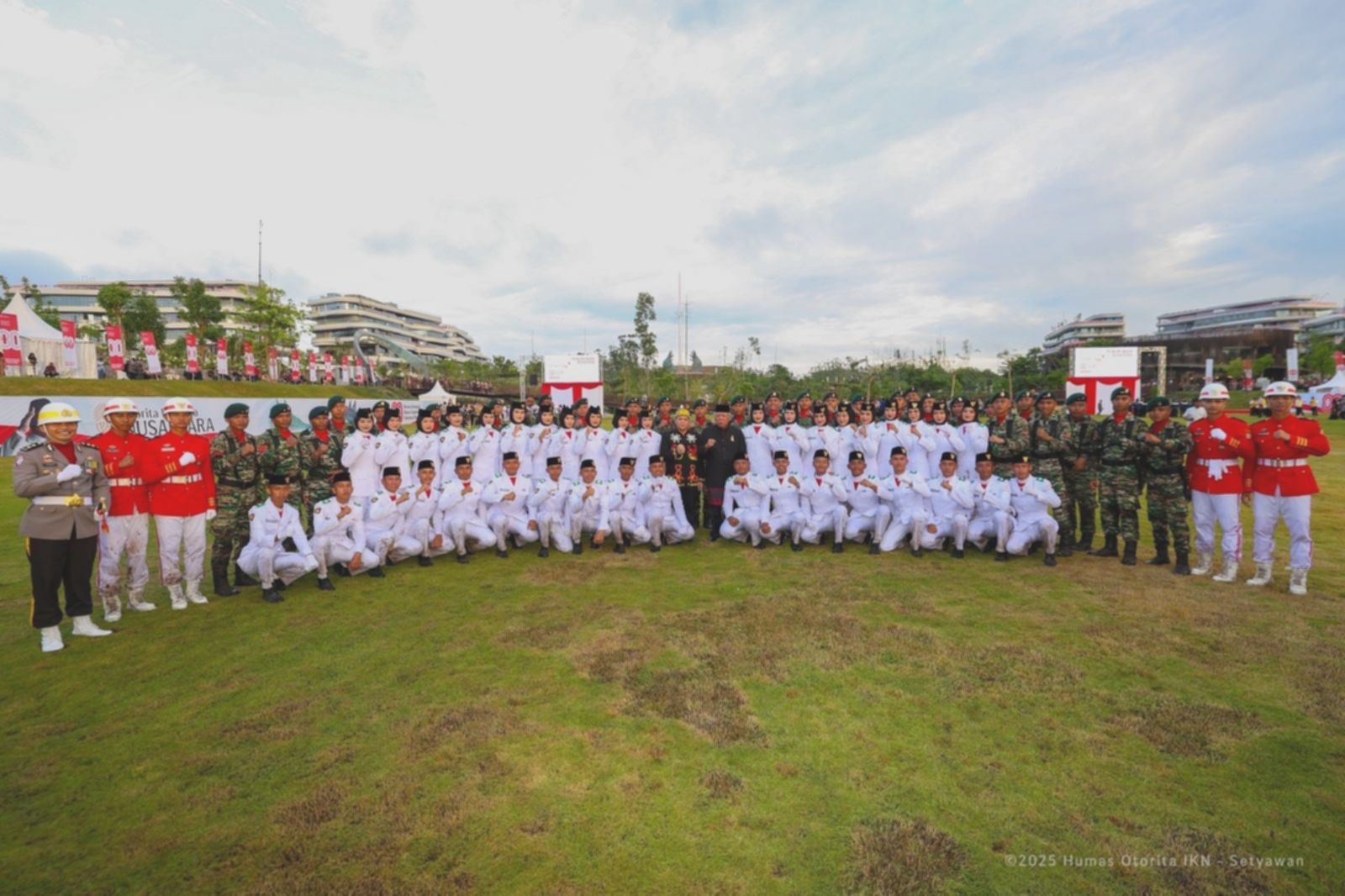 IKN: Semangat Persatuan Berkobar di Upacara Penurunan Bendera