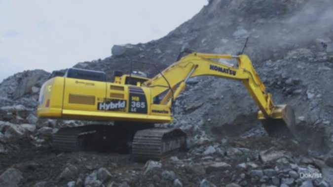 United Tractors (UNTR) Pakai Kas Internal untuk Akuisisi Proyek Tambang Emas Doup