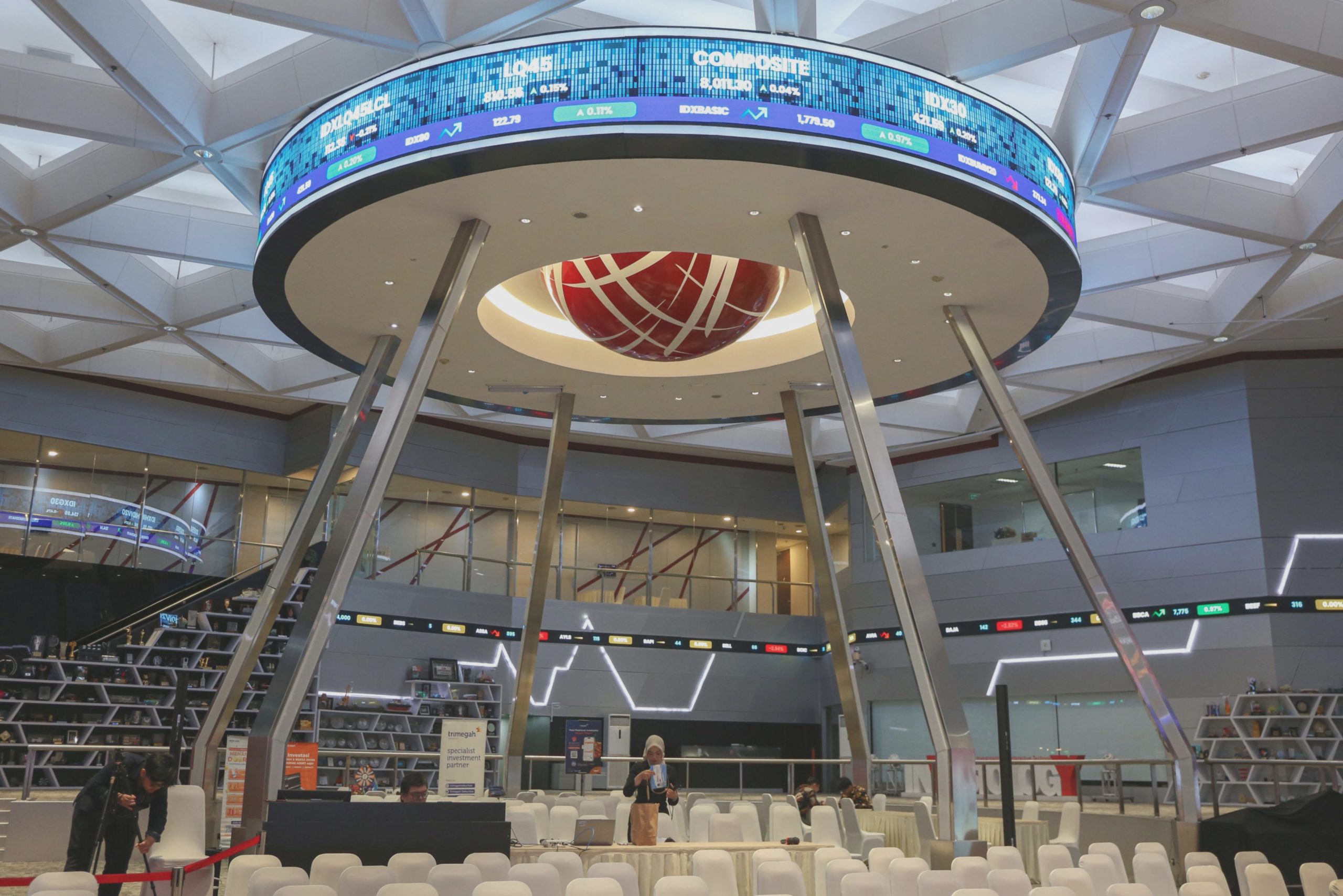 IHSG Menguat Sesi I: Saham MBMA, COIN, FAST Terbang Tinggi!