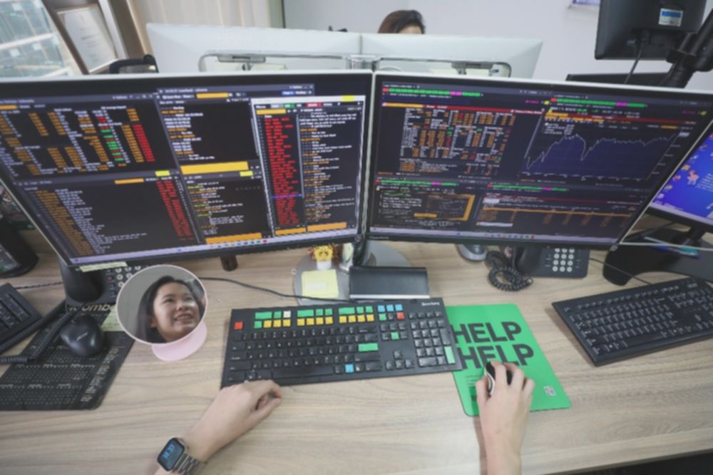 Senin Kelabu? IHSG Berpotensi Koreksi, Cek Saham RAJA, ESSA, GOTO!