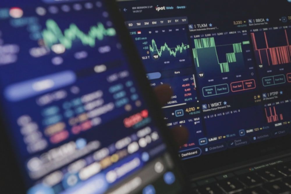 10 Top Laggards Sepekan saat IHSG Pecah Rekor ATH, Ada Saham AMMN, BMRI & BBCA