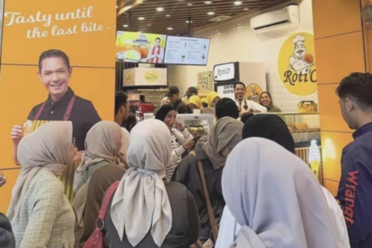 Viral soal nenek ditolak bayar cash di Roti’O, BI: Dilarang menolak uang tunai