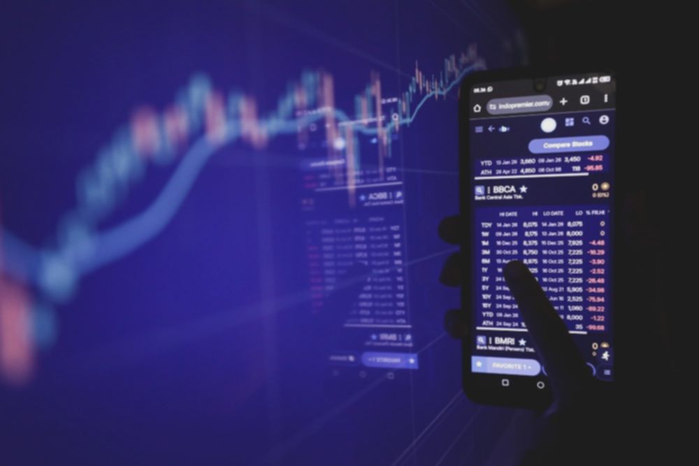 IHSG diproyeksi konsolidasi pada level 9.000 pekan depan, cermati saham JPFA, BBRI, dan AADI