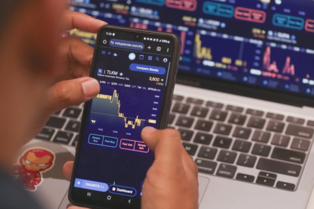 Sentimen rupiah hingga kredibilitas fiskal bikin IHSG sepekan terkoreksi 1,37%