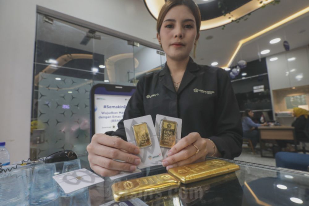 Pembeli emas Antam gigit jari, harga ambles Rp108.000 awal pekan 2026