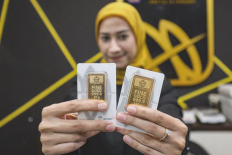 Awal tahun baru 2026, harga emas Antam naik Rp 16.000 jadi Rp 2.504.000 per gram