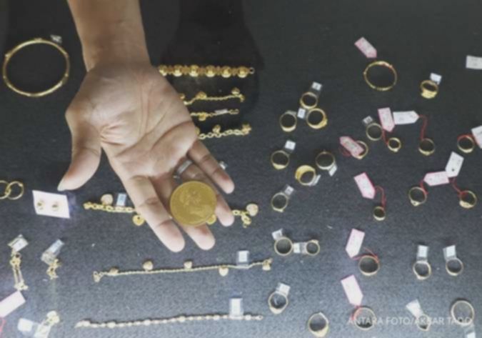 Harga emas meroket, berpotensi sentuh Rp4,2 juta pada 2026