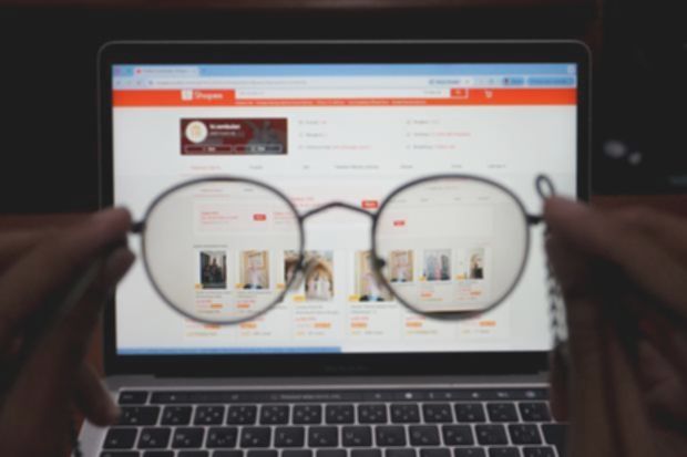 Banjir barang impor di e-commerce, ekonom minta wajibkan informasi asal barang