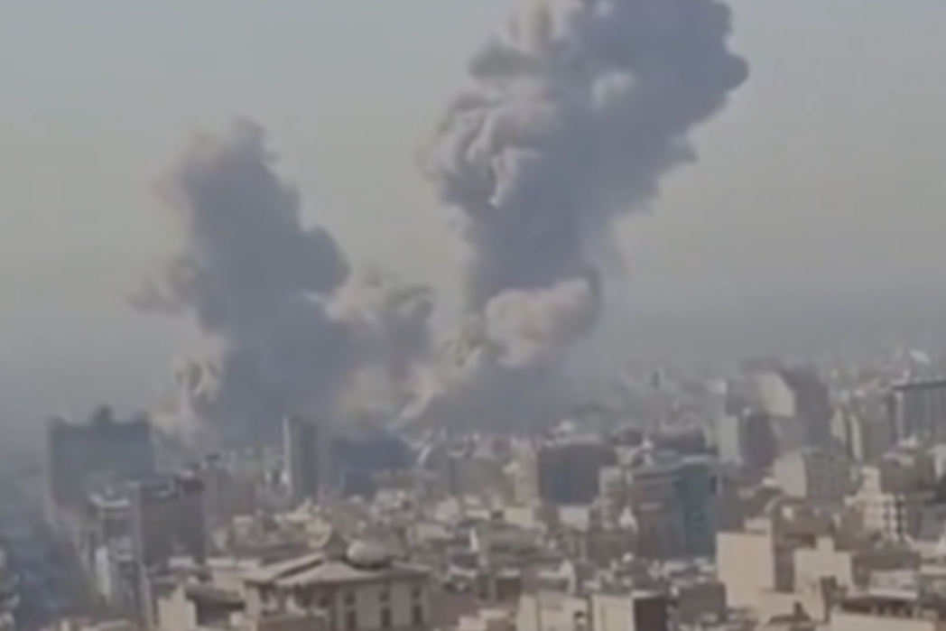 Israel serang Iran, ada kepulan asap dan suara ledakan di Teheran