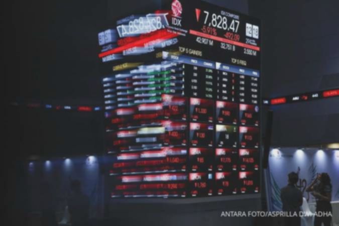 IHSG anjlok 5,31% ke 7.887 pada sesi I Senin (2/2), MDKA, BRPT, BUMI top losers LQ45