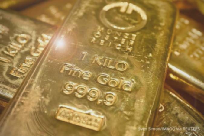 Harga emas spot naik 1,1%, investor tunggu arah bunga The Fed