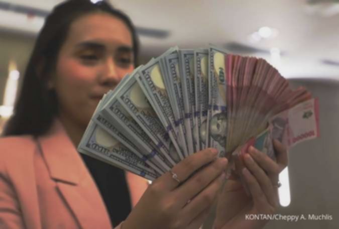 Rupiah ditutup melemah tipis ke Rp 16.872 per dolar AS hari ini (3/3), Asia turun